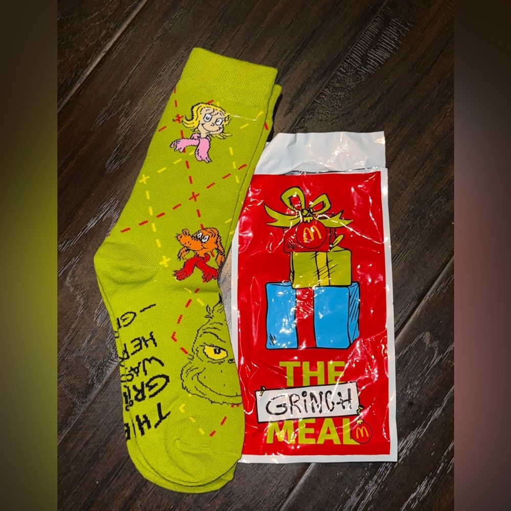 🎄 New! McDonald’s Limited Offer Grinch, Cindy Lou Who, and Max Green Socks